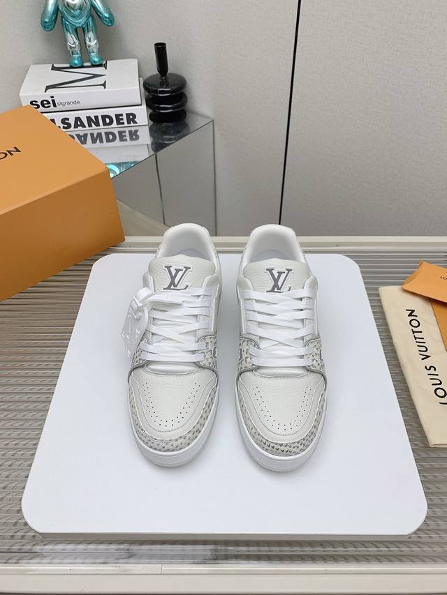 出厂 高版本 新色 情侣码 顶级代购版本 Lv Trainer 情侣限定系列休闲运动篮球鞋 颜值担当 上脚帅炸 每个颜色都是巨巨巨好看 潮人必备单品 原版订制压