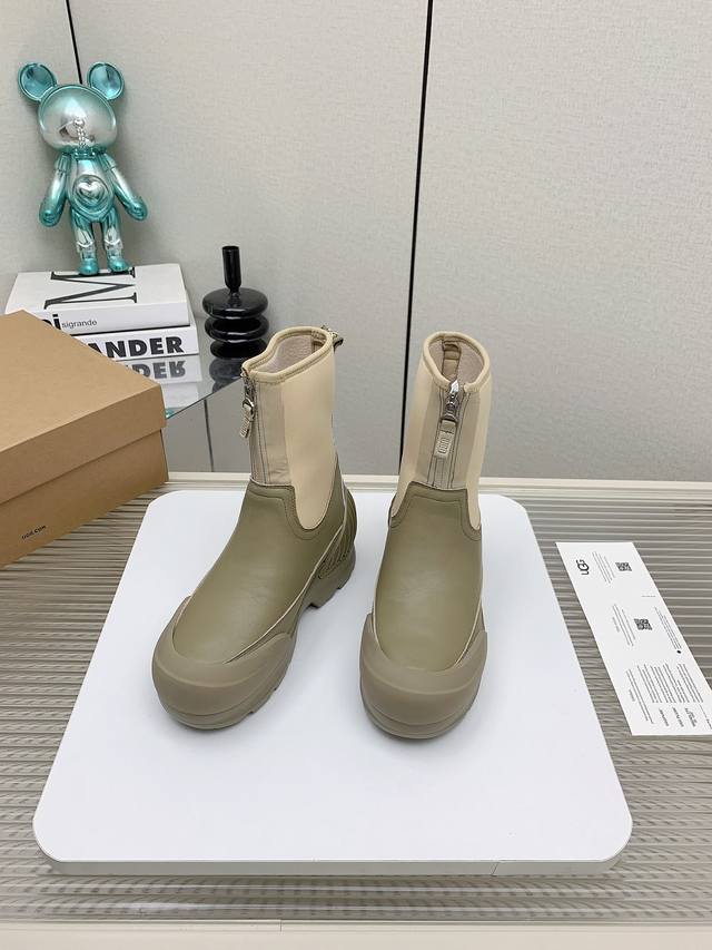 出厂 高版本 Ugg经典雪地靴系列，弹力短靴 防水保暖 时尚潮流，百搭，保暖又舒适，不畏严寒 大底：原版大底 码数：35-41码