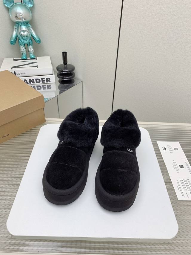 出厂 高版本 Ugg经典雪地靴系列，羊皮毛一体 时尚潮流，百搭，保暖又舒适， 不畏严寒 羊毛 大底：原版大底 码数：35-41码