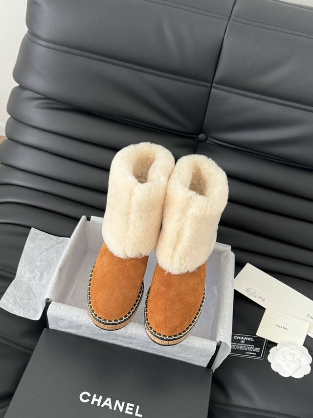 Chanel 24B新款雪地靴 秋冬暖心推荐 高品质认准我家实拍 穿腻了毫无特色的ugg 不妨来买这款，超级仙女的一款，内里隆丰羊皮毛一体，不计成本选用澳洲皮毛