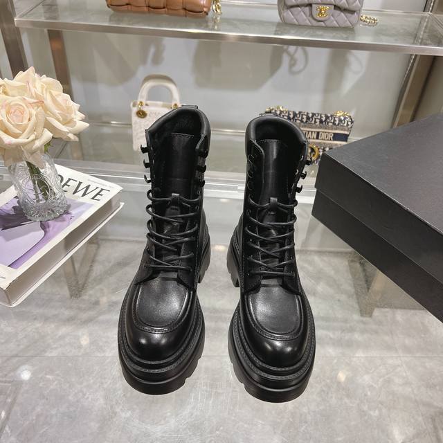 Alexander Wang 亚历山大王 24秋冬最新款 Carter 厚底乐福鞋 厚底靴 辣妺标配海莉同款亚历山大王厚底鞋绝对是腿精必备神器，低调百搭的黑色