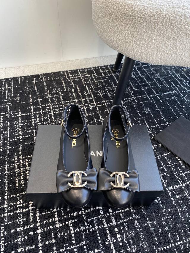 代购级 Chanel 24Ss 芭蕾舞单鞋 原版切割而成 Chanel香奈儿 大蝴蝶结 双c进口钻 圆头芭蕾舞鞋 好品质不多 真正做到随便进出专柜无压力 无论楦