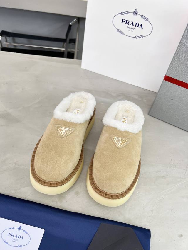 普家重版推出：高品质出货、厚底羊毛鞋时尚走秀款、鞋子上脚超暖和、轻便，鞋型韵味超赞、舒适度百分百、值得拥有. 大底：原版pu大底 鞋面：高丝光牛反绒 内里：全真
