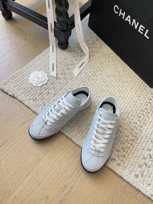 Chanel 24K新款休闲小白鞋 顶级版本！非常轻 运动通勤必备 侧面注塑logo 上脚很秀气 鞋面原版定制牛皮 内里羊皮 原版大底 码数：35-41 定制不