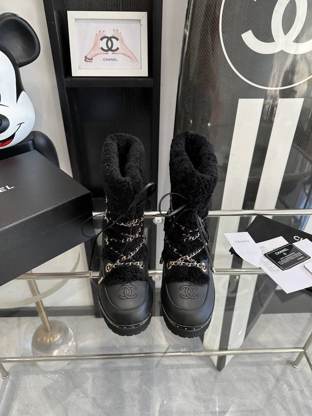 Chanel新款雪地靴 高品质出货 上脚超级仙女 重工艺制作 非常保暖舒适 进口澳洲皮毛一体羔羊毛 隆丰皮毛内里 Size:35-39 40订做