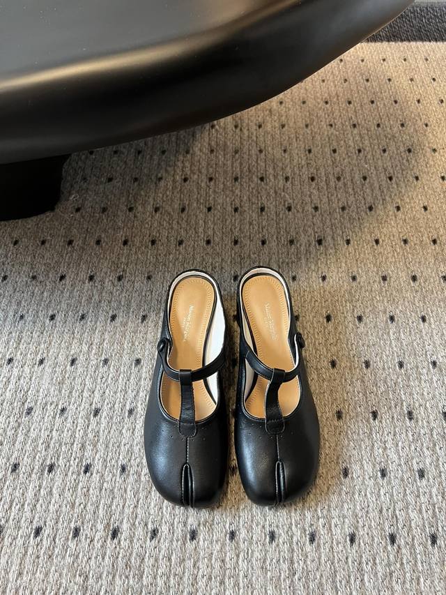 出厂 Maison Margiela马吉拉24Ss新款 Tabi分趾鞋 玛丽珍芭蕾舞鞋 原版开模双层真皮鞋底 原版套楦鞋型很大方 搭配各种风格都 轻松驾驭 鞋面