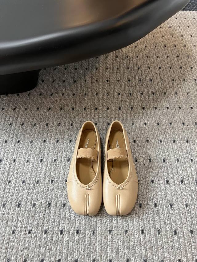 代购级版 出厂 专柜最新maison Margiela Mm6马吉拉 皱褶分趾鞋 Tabi分趾芭蕾舞鞋 涂鸦 意产植鞣羊皮！真正的原版大底！可以暴走的程度而且新