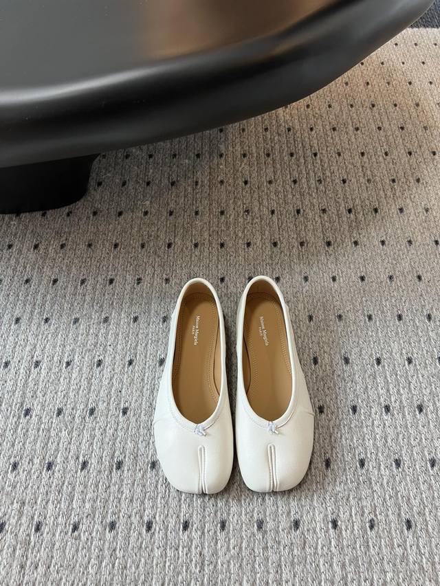代购级版 出厂 专柜最新maison Margiela Mm6马吉拉 皱褶分趾鞋 Tabi分趾芭蕾舞鞋 涂鸦 意产植鞣羊皮！真正的原版大底！可以暴走的程度而且新