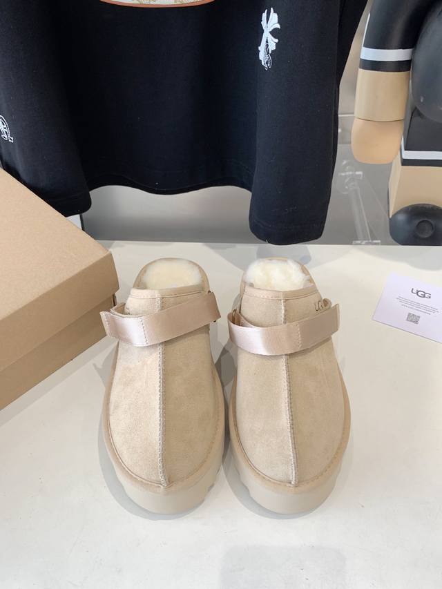 出厂价 Ugg女神必备-厚底毛毛拖鞋 半拖上线啦 Ugg拉娜克罗格 包头设计包裹性巨好 后跟可调节不影响开车 一鞋两穿雪地靴！ 鞋底厚4厘米 显高挑更易搭配 翻