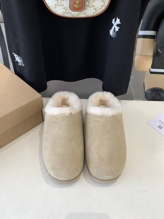 出厂价 Ugg 新款出炉卡皮巴拉胖头鞋，系列刻在基因里的松弛感 X拒绝精神内耗 ，卡皮巴拉”潮流风向标，经典胖头拖鞋 卡通可爱造型让你的穿搭更具吸引力突破虚拟与
