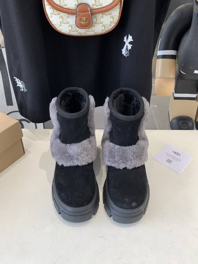 出厂价 Ugg冬季新款女士 舒适时尚厚底人鱼坡跟款短靴休闲雪地靴周冬雨明星同款 Ugg秋冬罗格鞋坡跟雪地靴毛线筒特秀气显高显瘦显腿长 给秋日叠穿增添小心机 巨轻