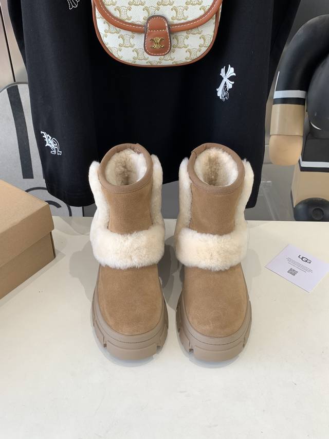 出厂价 Ugg冬季新款女士 舒适时尚厚底人鱼坡跟款短靴休闲雪地靴周冬雨明星同款 Ugg秋冬罗格鞋坡跟雪地靴毛线筒特秀气显高显瘦显腿长 给秋日叠穿增添小心机 巨轻