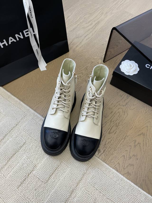 Chanel 24K新款早秋绑带短靴 顶级版本！版型超正 秋冬搭配必备单品 超重工系列！ 鞋面进口小牛皮 内里顶级混种羊皮 原版大底 码数 ：35-41 定制不