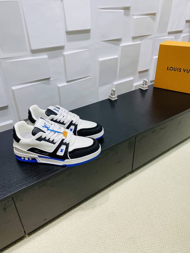 顶级版本： Lv Tarine路易威登 驴牌 L家 情侣款 休闲 运动鞋 滑板鞋 原版购入开发 做货 本款 Lv Trainer 运动鞋取材粒面牛皮革，缤纷色调
