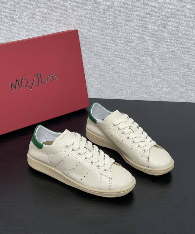 Mqyjlee 莞产高货经典款软到可以对折的一款百搭小白鞋 极简主义复古做旧小白鞋．自带清爽干净的气质．上脚蔓延着随性自由的活力宛如白月光般的存在．釆用柔软细腻