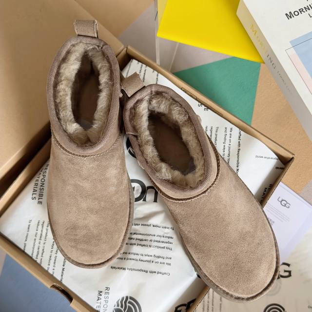 顶级版本：女款 Ugg 油叽叽 厚底 人鱼 超短靴 雪地靴 铅笔靴 原版购入开发 做货 Ugg这款高跟雪地靴真的打破了传统以来厚底靴的风格，太有设计个性了，深得
