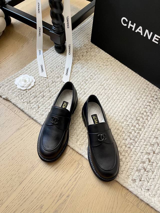 Chanel 24K新款乐福鞋！ 顶级版本 鞋面牛皮 内里羊皮！原版真皮底 码数：35-41 定制不退换