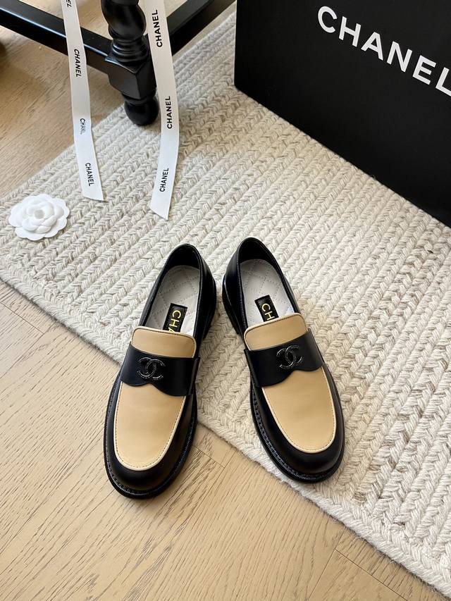 Chanel 24K新款乐福鞋！ 顶级版本 鞋面牛皮 内里羊皮！原版真皮底 码数：35-41 定制不退换