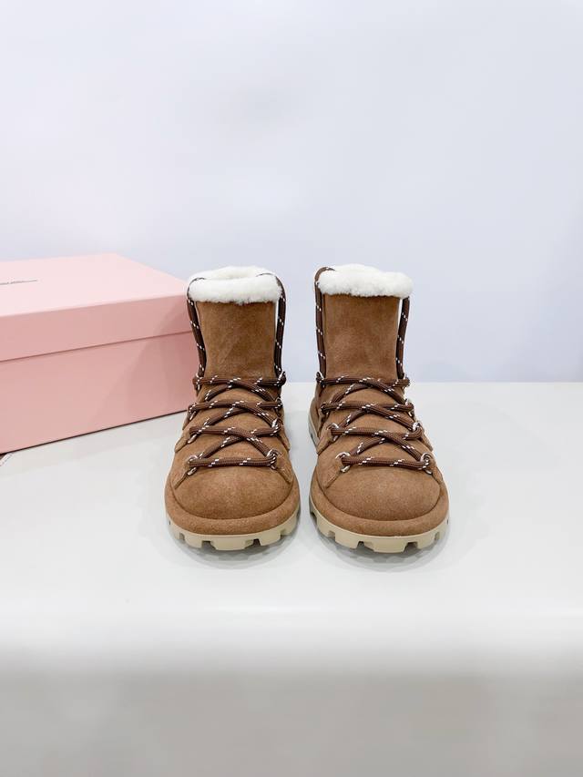 Miumi*缪缪 24最新羊毛靴雪地靴 Ss羊毛雪地靴滑雪靴系列，系带松紧 轻奢的内蕴品质，自带温暖的腔调，材穿着舒服，爱不释手，高颜值高品质防水防滑巨保暖，鞋