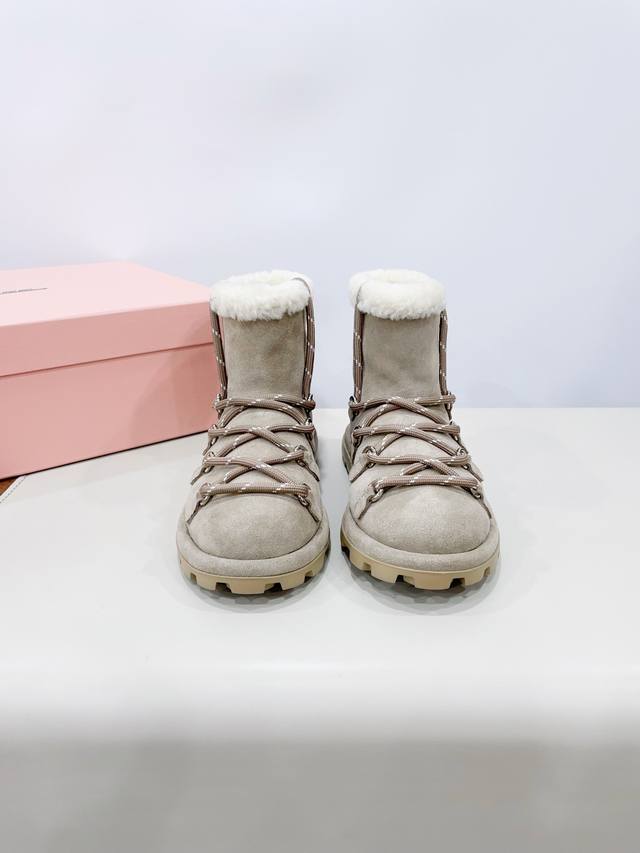 Miumi*缪缪 24最新羊毛靴雪地靴 Ss羊毛雪地靴滑雪靴系列，系带松紧 轻奢的内蕴品质，自带温暖的腔调，材穿着舒服，爱不释手，高颜值高品质防水防滑巨保暖，鞋