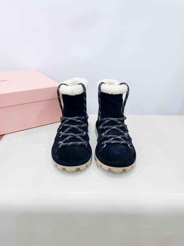 Miumi*缪缪 24最新羊毛靴雪地靴 Ss羊毛雪地靴滑雪靴系列，系带松紧 轻奢的内蕴品质，自带温暖的腔调，材穿着舒服，爱不释手，高颜值高品质防水防滑巨保暖，鞋