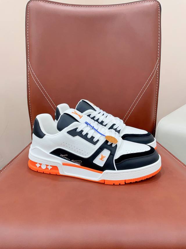 已认证 路易威lvtraine 运动鞋 Virgil Abloh 马卡龙系列从复古篮球鞋汲取灵感，打造备受青睐的lvtraine 运动鞋。此款鞋履为粒面牛皮革压