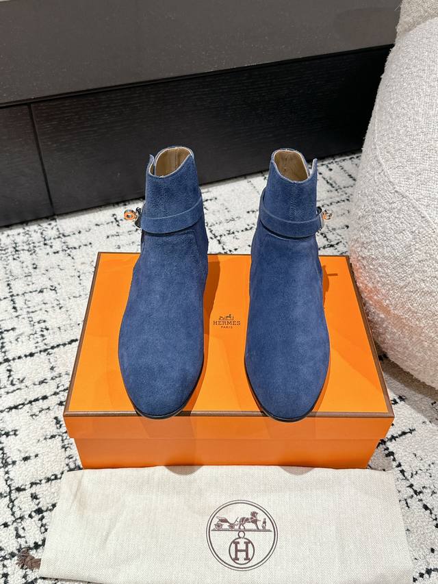 顶级版本 Hermes Ss24 New Arrival～ H家 秋冬新品kelly扣短靴 永不过时的万年经典 款鞋型秀气精致， 搭配经典kelly扣装饰，高级