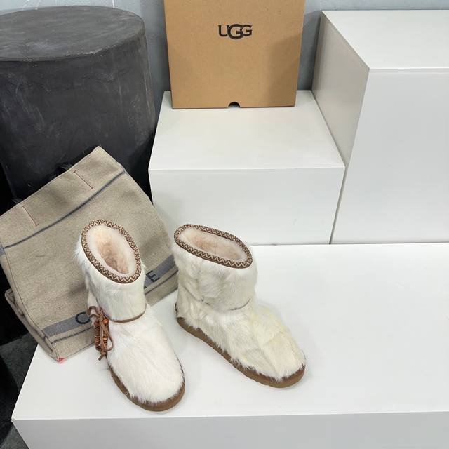 高品质出厂6寸 ！顶级品质油鸡鸡ugg Ss秋冬最新皮毛一体雪地靴！复古风吊坠点缀装饰时装雪地靴！这双柯基鞋上脚真的超鸡好看保暖，穿腻了经典普通款可以试一下这双