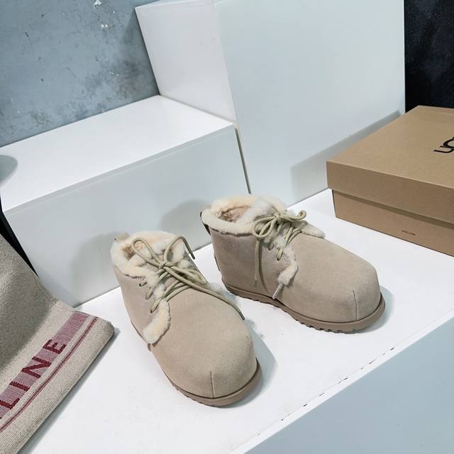 高品质出厂 ！顶级品质ugg油鸡鸡24Ss秋冬毛毛雪地靴皮毛一体保暖面包包子鞋！ Lisa 海莉 Jennie同款 ～显高还又拉腿长 看多了经典款 需要一些点缀