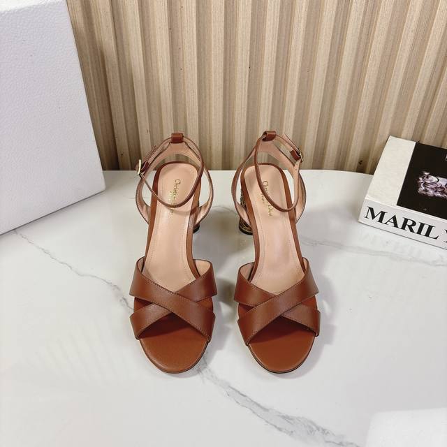 Dior 迪奥24S秋冬新品 鞋面采用进口小牛皮 内里采用羊皮内里 意大利进口牛皮大底 跟高：9.5Cm 码数：35-39 40 41 42定做