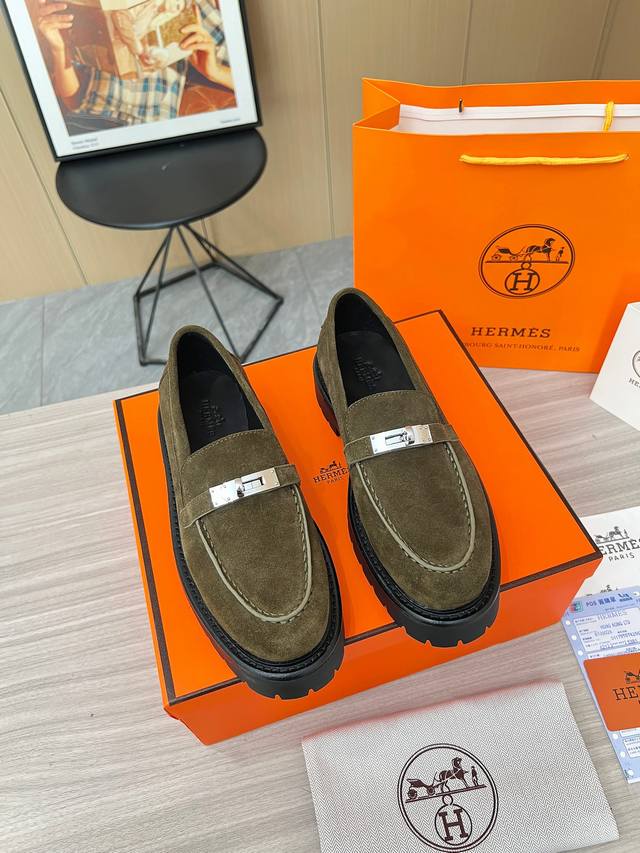 出厂 。 秋季顶级产品hermes爱马仕新款真正的手工鞋，纯手工打造，必须收藏的单品！度假搭配神器！我们对精品的追求永远只要最好！不要将就！舒适及原创精神、不附