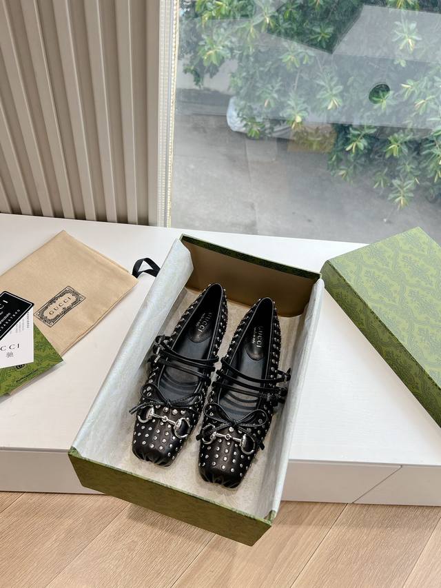 G085Gucci开挂玛丽珍鞋子来啦属于 Sabato的第一个爆款来了！虽然gucci早春cruise这场都在骂 24最新款马衔扣扣显玛丽珍单鞋法式复古感好迷人