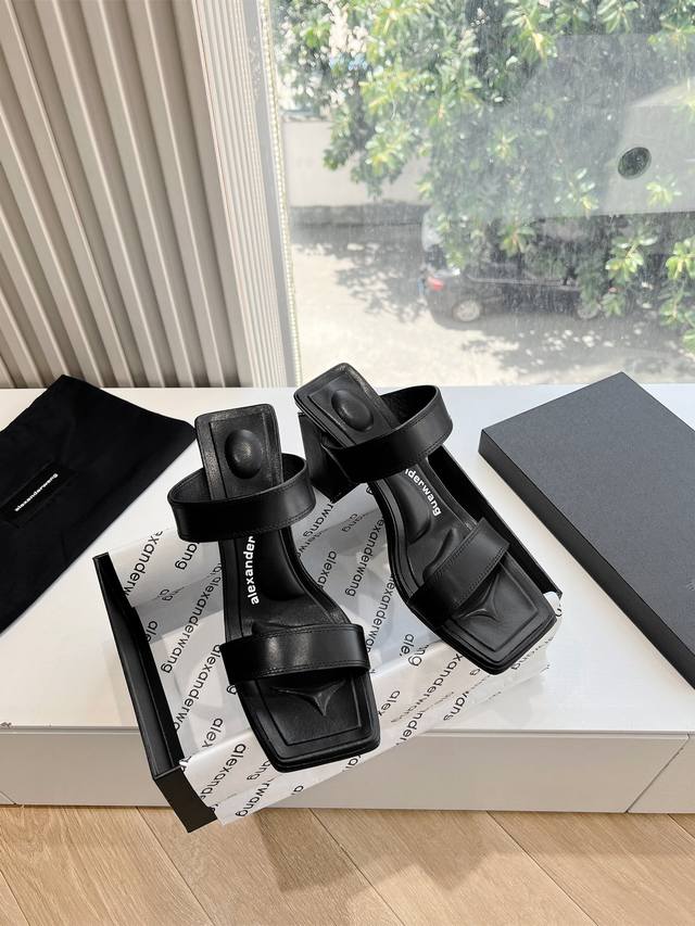 G013Alexander Wang亚力山大王 粗跟牛仔凉鞋拖鞋 鞋面为进口羊皮和特殊帆布牛油皮原厂工艺凹凸立体进口羊皮垫脚， 原厂鞋垫logo标，原版意大利进