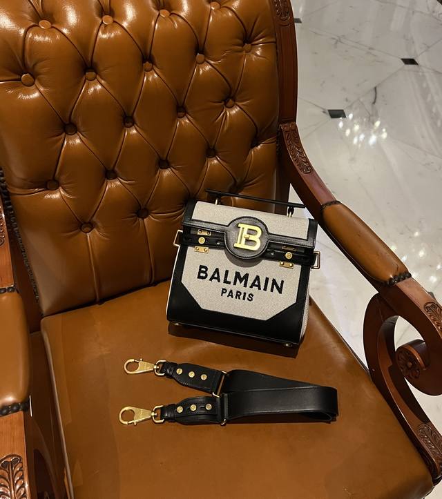 New巴尔曼balmain 最火的包包太高级了吧，超大容量，日常足够用帆布拼牛皮可手提斜挎现货供应sizs:23*20*11