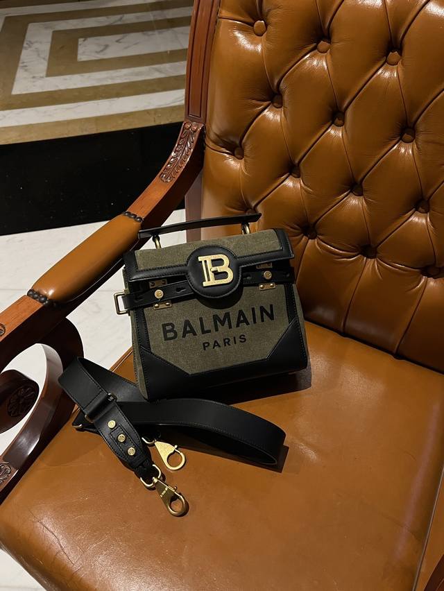 New巴尔曼balmain 最火的包包太高级了吧，超大容量，日常足够用帆布拼牛皮可手提斜挎现货供应sizs:23*20*11