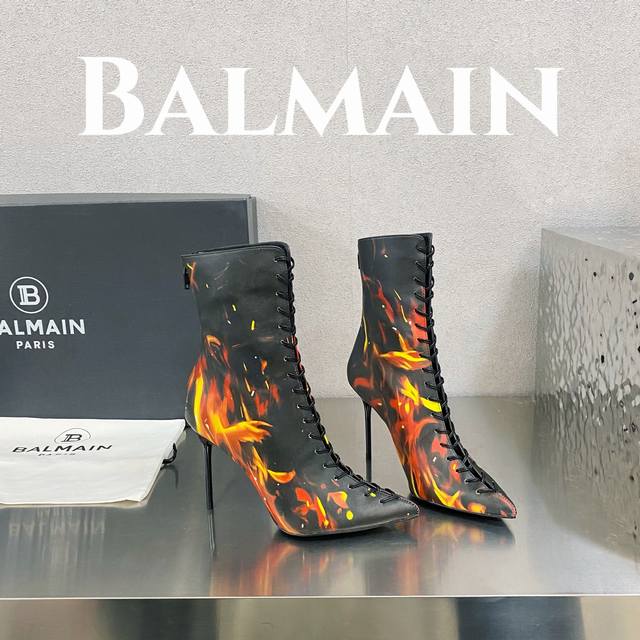 出厂价 Blamain 巴尔曼 独家首发 巴尔曼 秋冬季新款 天空印花皮革靴子 Balmain是一个非常全面之尊贵时尚生活品牌 香港，美国，等大时尚博主及明星的
