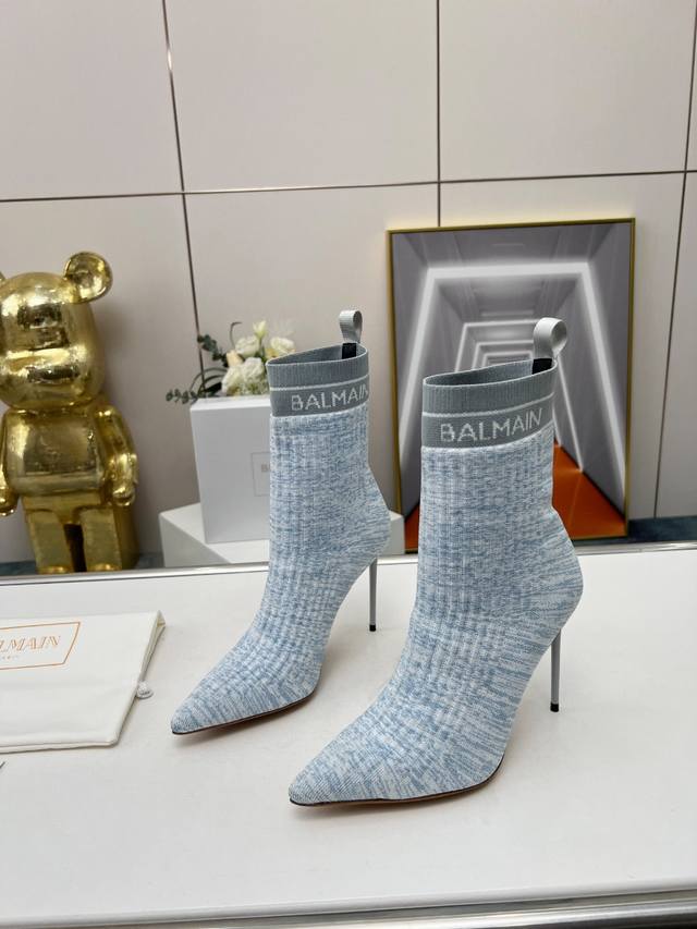 出厂价 Balmain 巴尔曼 Fw 秋冬新款针织靴！ 海外订购原版，1:1完美复刻！ 鞋面：原版定制飞织鞋面 内里..垫脚：牛皮里 跟高：9.5Cm Size