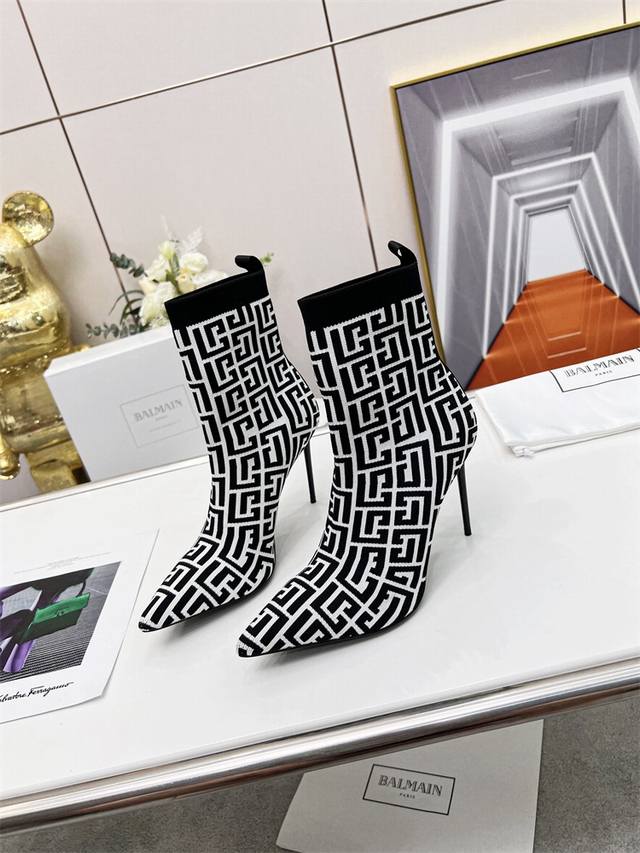 出厂价 Balmain 巴尔曼 Fw 秋冬新款针织靴！ 海外订购原版，1:1完美复刻！ 鞋面：原版定制飞织鞋面 内里..垫脚：牛皮里 跟高：9.5Cm Size