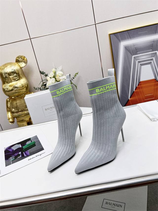 出厂价 Balmain 巴尔曼 Fw 秋冬新款针织靴！ 海外订购原版，1:1完美复刻！ 鞋面：原版定制飞织鞋面 内里..垫脚：牛皮里 跟高：9.5Cm Size