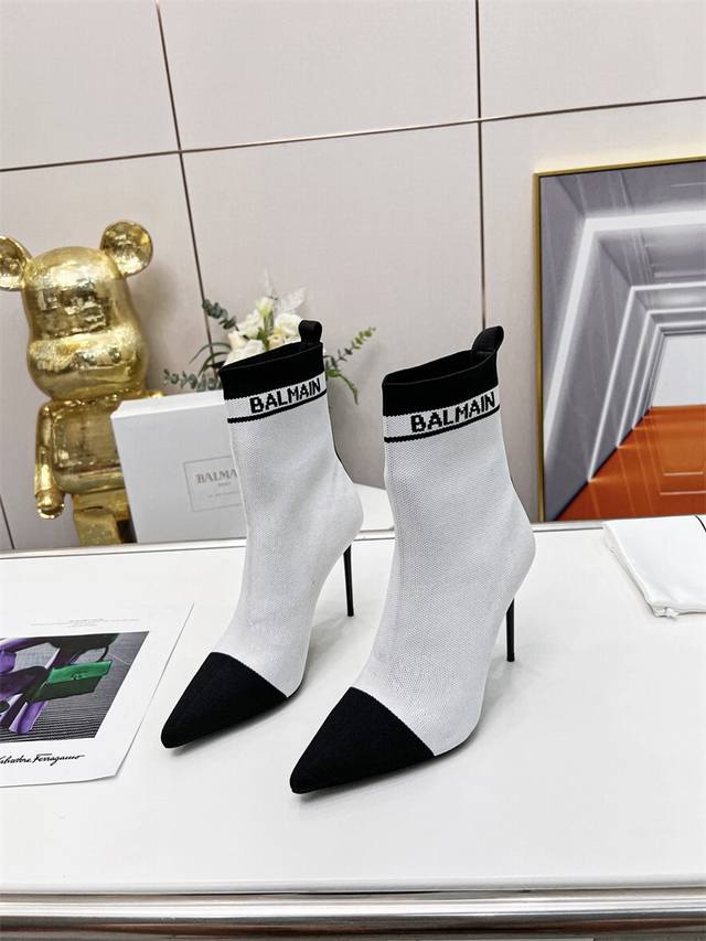 出厂价 Balmain 巴尔曼 Fw 秋冬新款针织靴！ 海外订购原版，1:1完美复刻！ 鞋面：原版定制飞织鞋面 内里..垫脚：牛皮里 跟高：9.5Cm Size