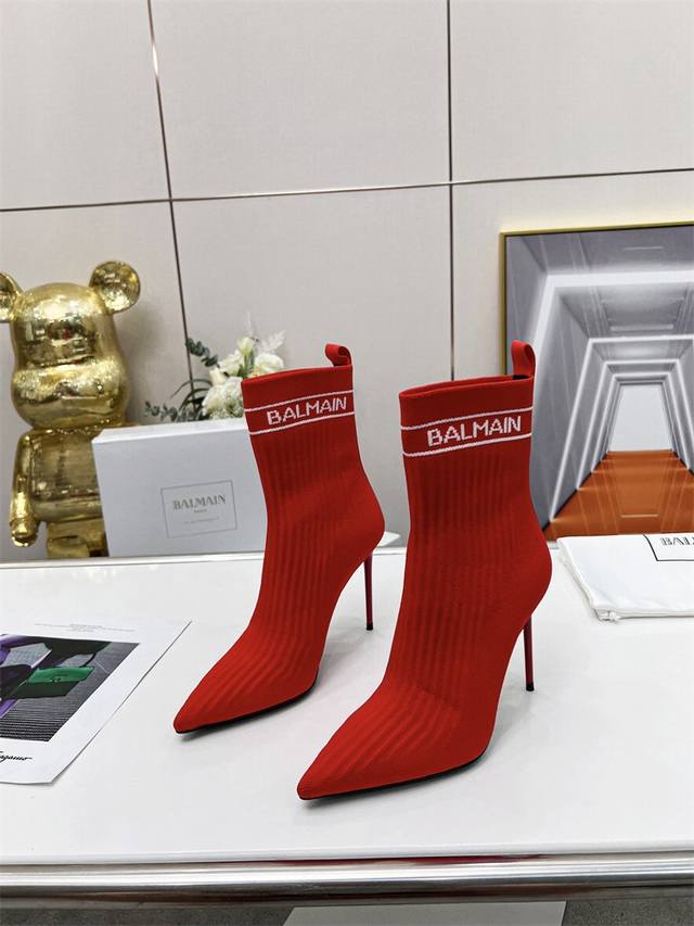 出厂价 Balmain 巴尔曼 Fw 秋冬新款针织靴！ 海外订购原版，1:1完美复刻！ 鞋面：原版定制飞织鞋面 内里..垫脚：牛皮里 跟高：9.5Cm Size