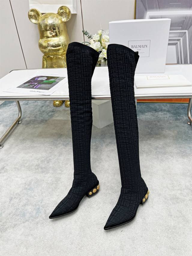 出厂价 Balmain 巴尔曼 Fw秋冬新款针织弹力靴！海外订购原版，1:1完美复刻！ 历时三个月精工打造，五金，鞋跟都是独家开模，费时费力！ 鞋面：原版定制飞