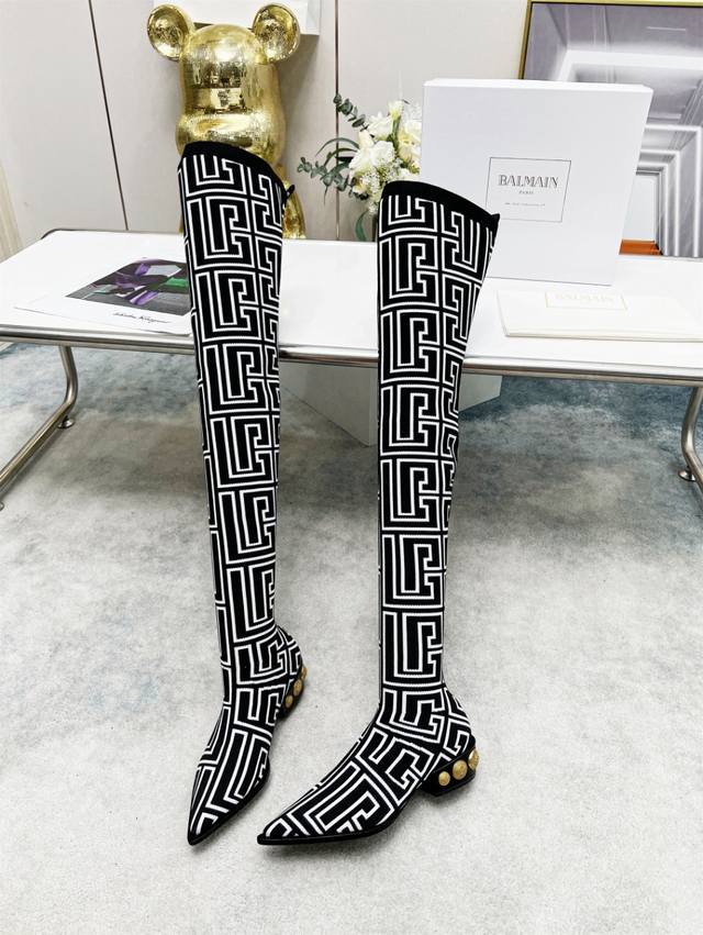 出厂价 Balmain 巴尔曼 Fw秋冬新款针织弹力靴！海外订购原版，1:1完美复刻！ 历时三个月精工打造，五金，鞋跟都是独家开模，费时费力！ 鞋面：原版定制飞