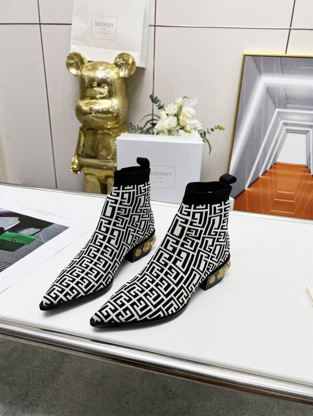出厂价 Balmain 巴尔曼 Fw秋冬新款针织弹力靴！海外订购原版，1:1完美复刻！ 历时三个月精工打造，五金，鞋跟都是独家开模，费时费力！ 鞋面：原版定制飞