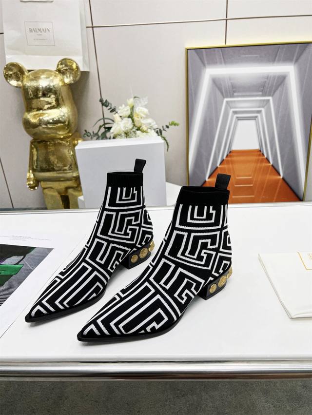 出厂价 Balmain 巴尔曼 Fw秋冬新款针织弹力靴！海外订购原版，1:1完美复刻！ 历时三个月精工打造，五金，鞋跟都是独家开模，费时费力！ 鞋面：原版定制飞