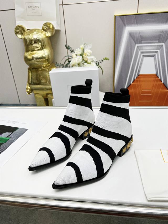 出厂价 Balmain 巴尔曼 Fw秋冬新款针织弹力靴！海外订购原版，1:1完美复刻！ 历时三个月精工打造，五金，鞋跟都是独家开模，费时费力！ 鞋面：原版定制飞