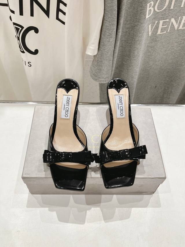 高版本出厂 Jimmy Choo*｜Jc 吉米周 Ss夏季新款蝴蝶结高跟拖鞋 原版套楦，完美的线条，简约大气上脚显气质粗跟舒适百搭，还能拉长双腿显高显瘦显腿长，