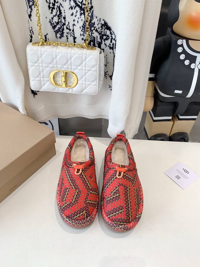 代购级 Ugg F22经典麦克斯羽绒雪地靴 小号款 W Classic Maxi Short 舒适休闲，简洁时尚。原版购入，完美复刻。 Mslv面料 10毫米u