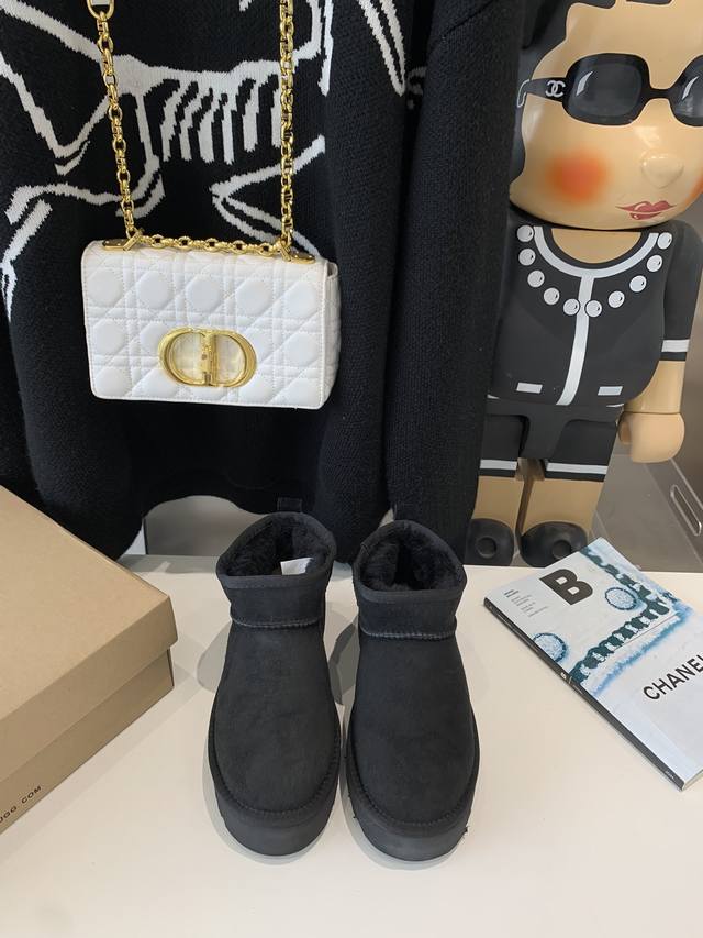 Ugg女鞋独家开模大底东莞原产地，出口贸易品质，每一双都是免检产品，除了高级没啥好说，全部真皮真毛。码数:35-40