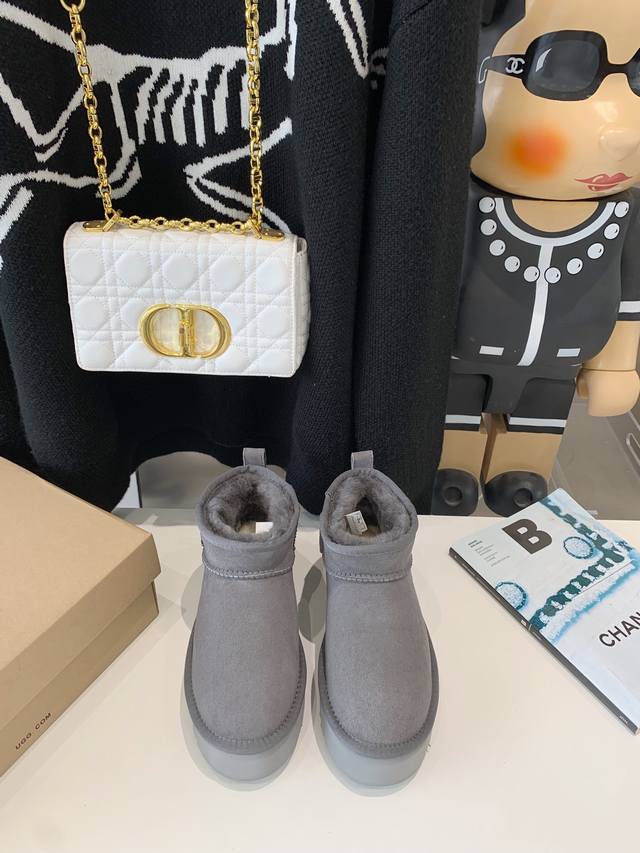 Ugg女鞋独家开模大底东莞原产地，出口贸易品质，每一双都是免检产品，除了高级没啥好说，全部真皮真毛。码数:35-40